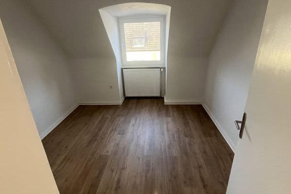 Pronájem bytu 3+1 70 m², Hohenzollernstr. 77, Gelsenkirchen Pronájem bytu 3+1 70 m², Hohenzollernstr. 77, Gelsenkirchen