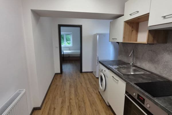 Pronájem bytu 1+kk 28 m², Rostoklaty Pronájem bytu 1+kk 28 m², Rostoklaty