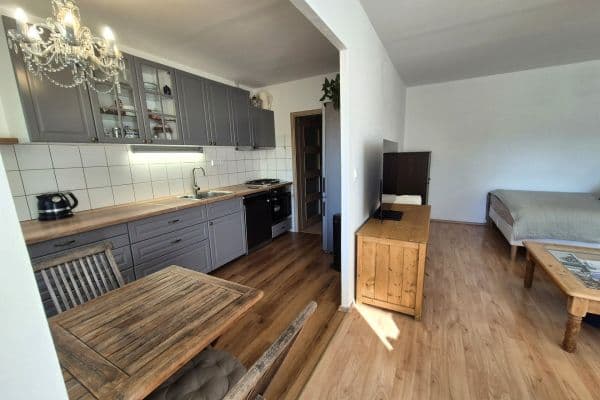 Prodej bytu 3+1 89 m², Hrabákova, Praha Prodej bytu 3+1 89 m², Hrabákova, Praha