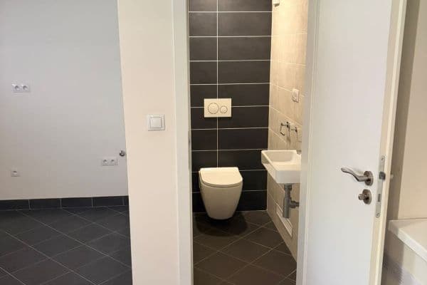 Pronájem nebytového prostoru 17 m², U Mlýna, Praha Pronájem nebytového prostoru 17 m², U Mlýna, Praha