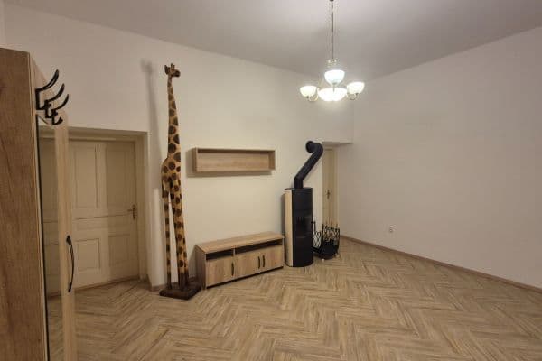 Pronájem bytu 3+1 82 m², Sládkovičova, Bratislava - mestská časť Staré Mesto Pronájem bytu 3+1 82 m², Sládkovičova, Bratislava - mestská časť Staré Mesto