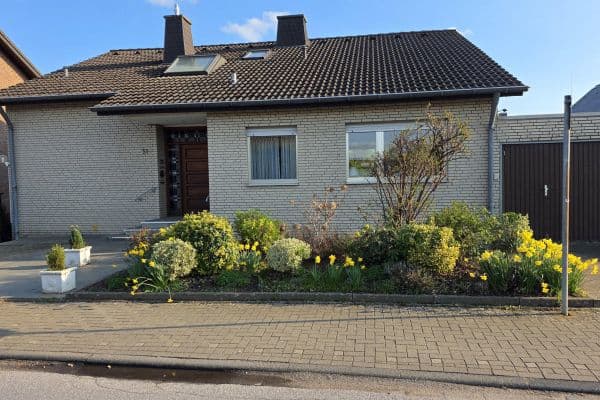 Prodej domu 204 m², pozemek 658 m², Lipper Berg 51, Bedburg Prodej domu 204 m², pozemek 658 m², Lipper Berg 51, Bedburg