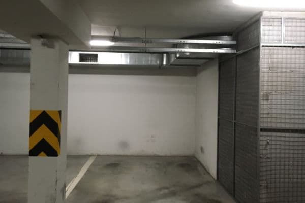 Pronájem garáže 18 m², Novovysočanská, Praha Pronájem garáže 18 m², Novovysočanská, Praha