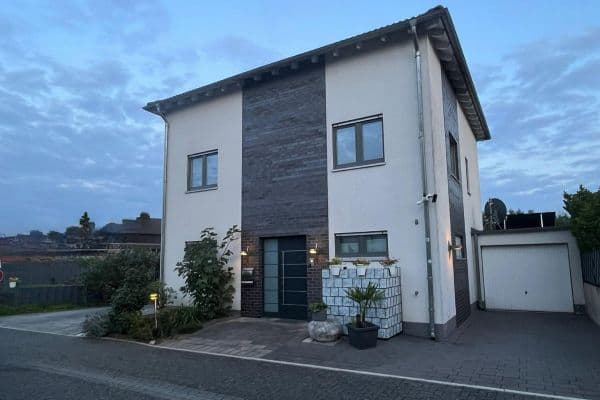 Prodej domu 179 m², pozemek 446 m², Gartenstr. 62, Herne Prodej domu 179 m², pozemek 446 m², Gartenstr. 62, Herne