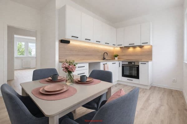 Pronájem bytu 3+1 72 m², Slovenská, Karviná-Hranice Pronájem bytu 3+1 72 m², Slovenská, Karviná-Hranice