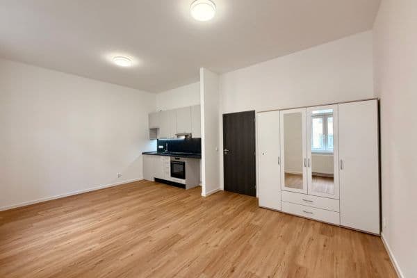 Pronájem bytu 1+kk 32 m², V Zahradách, Praha Pronájem bytu 1+kk 32 m², V Zahradách, Praha