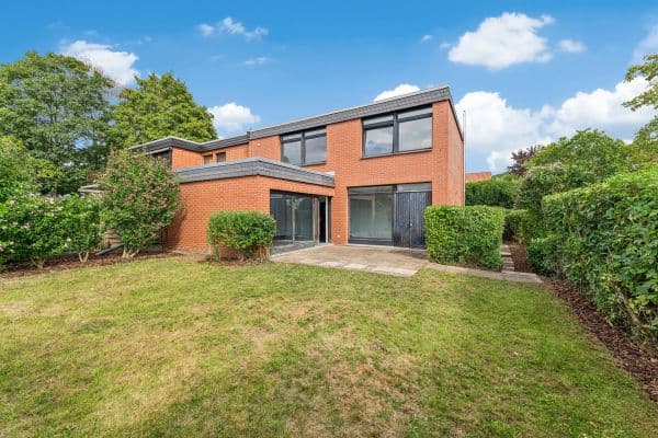 Prodej domu 130 m², pozemek 473 m², Marienburger Strasse 32, Bovenden, Dolní Sasko Prodej domu 130 m², pozemek 473 m², Marienburger Strasse 32, Bovenden, Dolní Sasko