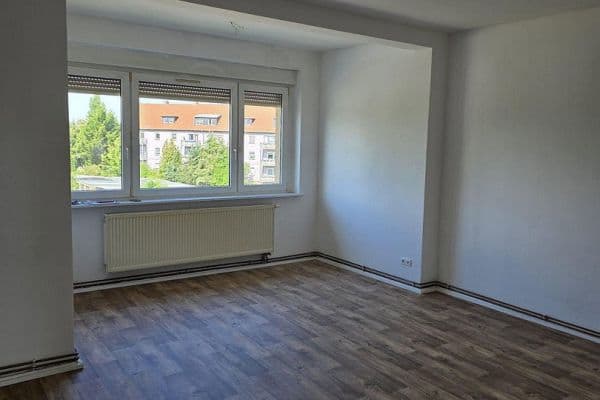 Pronájem bytu 3+1 86 m², Mitschurinstr. 5, Bitterfeld-Wolfen Pronájem bytu 3+1 86 m², Mitschurinstr. 5, Bitterfeld-Wolfen