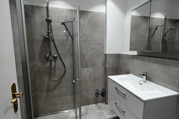 Pronájem bytu 3+1 101 m², Emil-Heckel-Str. 12, Mannheim Pronájem bytu 3+1 101 m², Emil-Heckel-Str. 12, Mannheim