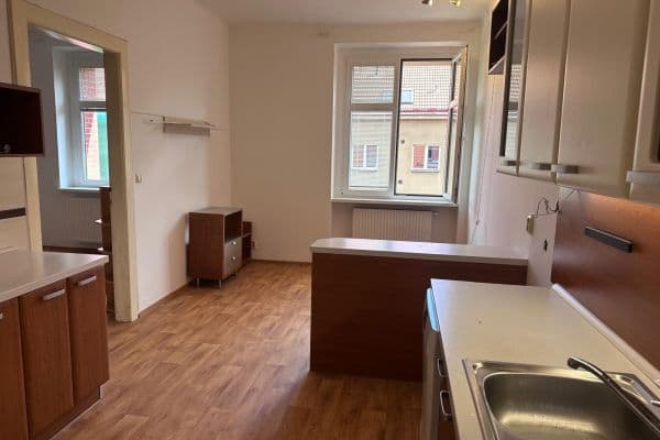 Pronájem bytu 2+kk 43 m², Nemocniční, Praha Pronájem bytu 2+kk 43 m², Nemocniční, Praha