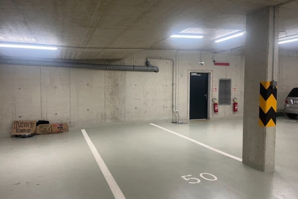 Pronájem garáže 13 m², Lysolajské údolí, Praha Pronájem garáže 13 m², Lysolajské údolí, Praha
