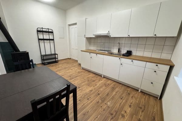 Pronájem bytu 1+1 36 m², Jesenný Pronájem bytu 1+1 36 m², Jesenný