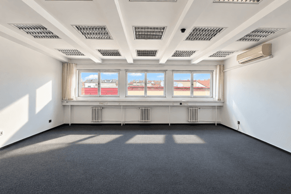 Pronájem kanceláře 28 m², Pernerova, Praha Pronájem kanceláře 28 m², Pernerova, Praha