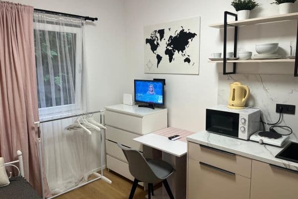 Pronájem nebytového prostoru 15 m², Plzeňská, Praha Pronájem nebytového prostoru 15 m², Plzeňská, Praha