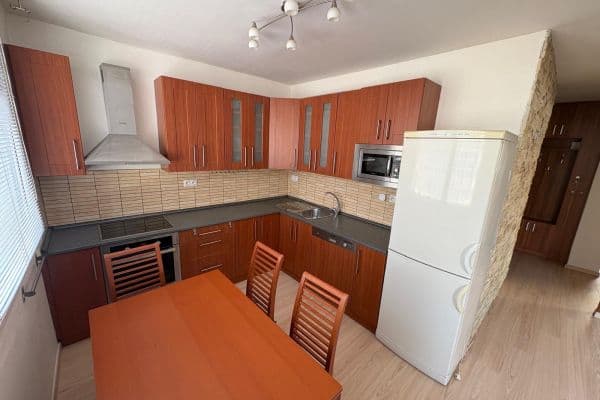 Pronájem bytu 3+1 68 m², Na Bezděkově, SO POÚ Benešov Pronájem bytu 3+1 68 m², Na Bezděkově, SO POÚ Benešov