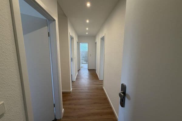 Pronájem bytu 4+1 70 m², Schiefersteinstraße 20, Wiesbaden, Hessen Pronájem bytu 4+1 70 m², Schiefersteinstraße 20, Wiesbaden, Hessen