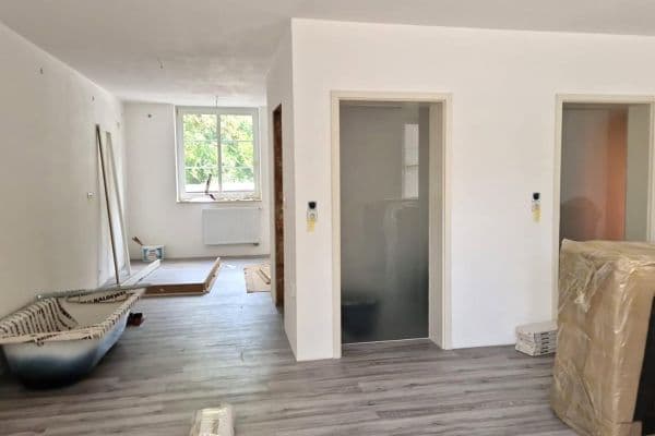 Pronájem bytu 5+1 140 m², Paul-Gruner-Straße 111, Chemnitz, Sasko Pronájem bytu 5+1 140 m², Paul-Gruner-Straße 111, Chemnitz, Sasko