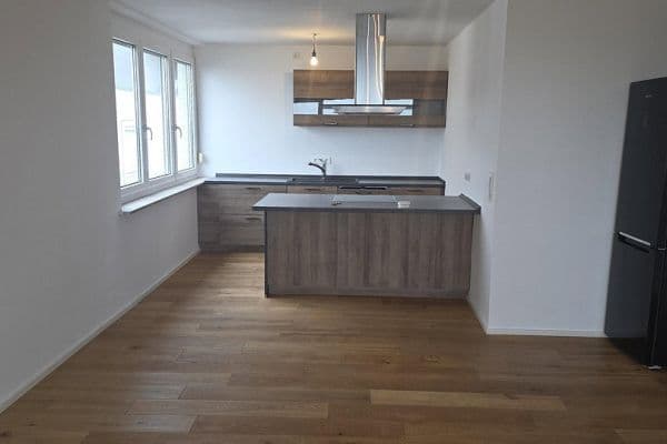 Pronájem bytu 5+kk 135 m², Camererweg 42, Esslingen am Neckar Pronájem bytu 5+kk 135 m², Camererweg 42, Esslingen am Neckar