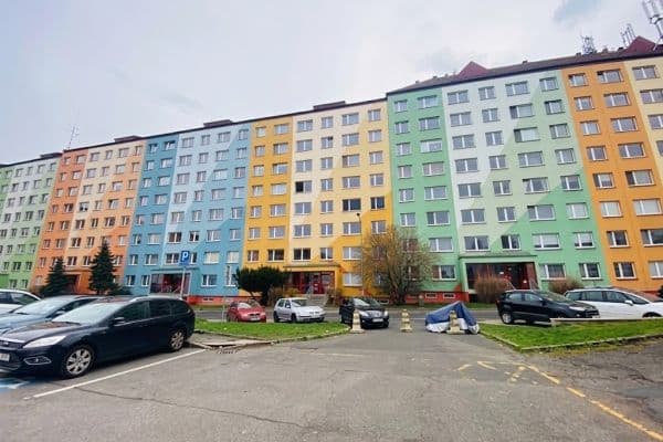 Prodej bytu 3+1 69 m², Rovná, Teplice Prodej bytu 3+1 69 m², Rovná, Teplice