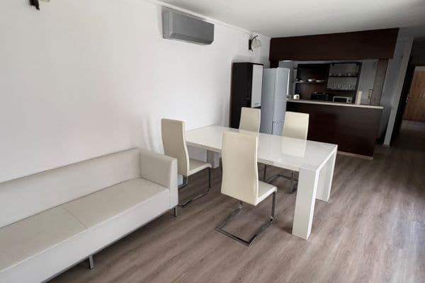 Pronájem bytu 3+1 60 m², Lazovná, Banská Bystrica Pronájem bytu 3+1 60 m², Lazovná, Banská Bystrica