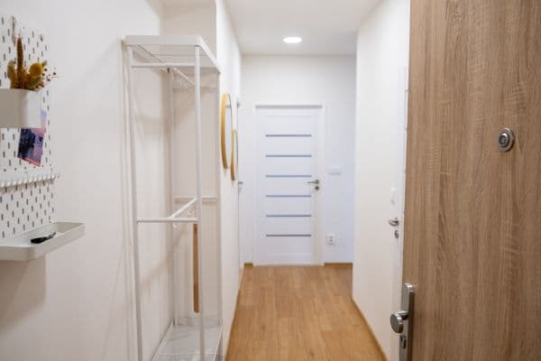 Pronájem bytu 2+1 56 m², Korunní, Ostrava Pronájem bytu 2+1 56 m², Korunní, Ostrava