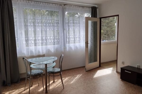 Pronájem bytu 1+1 27 m², Polní, Hradec Králové Pronájem bytu 1+1 27 m², Polní, Hradec Králové