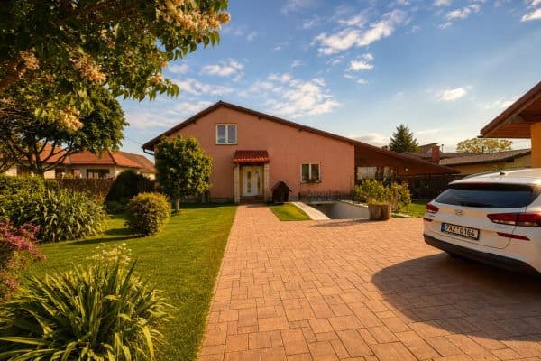 Prodej domu 254 m², pozemek 1.030 m², Zahradní, SO POÚ Neratovice Prodej domu 254 m², pozemek 1.030 m², Zahradní, SO POÚ Neratovice