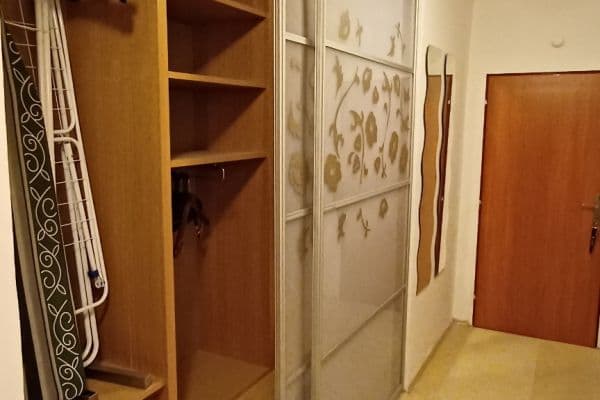 Prodej bytu 2+1 60 m², 28. pluku, Praha Prodej bytu 2+1 60 m², 28. pluku, Praha