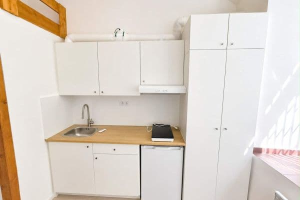 Pronájem bytu 1+kk 13 m², U Smaltovny, Praha Pronájem bytu 1+kk 13 m², U Smaltovny, Praha