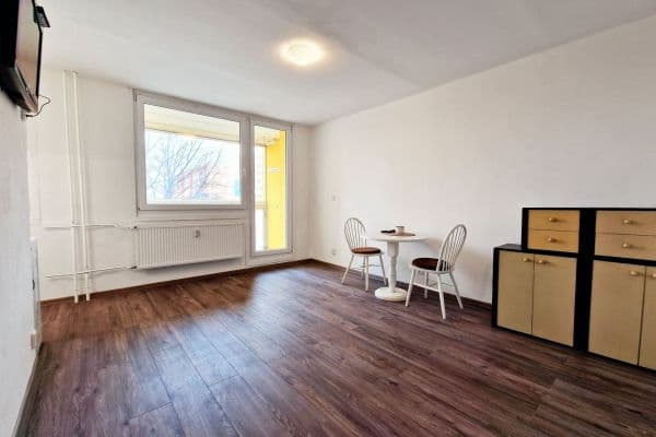 Pronájem bytu 1+kk 32 m², Vodárenská, Kladno Pronájem bytu 1+kk 32 m², Vodárenská, Kladno