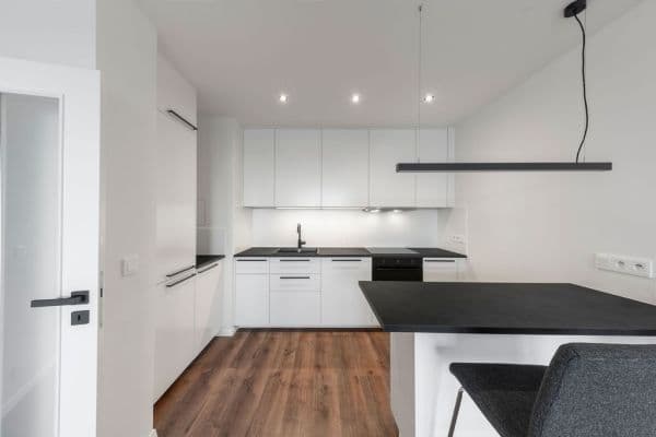 Prodej bytu 3+1 70 m², Poljanovova, Praha Prodej bytu 3+1 70 m², Poljanovova, Praha