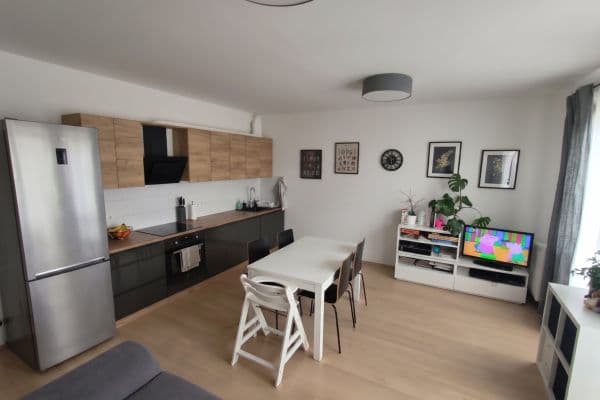 Pronájem bytu 3+kk 83 m², V Kněžívce, SO POÚ Hostivice Pronájem bytu 3+kk 83 m², V Kněžívce, SO POÚ Hostivice