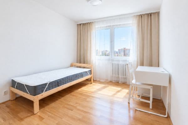 Pronájem bytu 3+1 74 m², Svojetická, Praha Pronájem bytu 3+1 74 m², Svojetická, Praha
