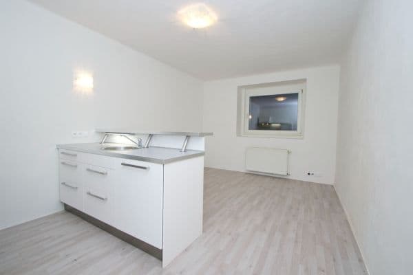 Pronájem bytu 3+kk 66 m², Malešická, Praha Pronájem bytu 3+kk 66 m², Malešická, Praha