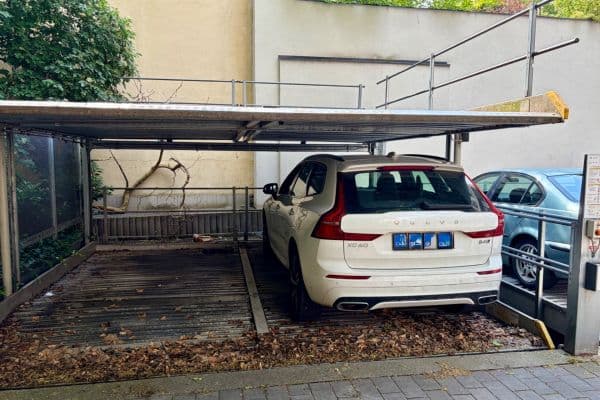 Pronájem garáže 13 m², Staropramenná, Praha Pronájem garáže 13 m², Staropramenná, Praha
