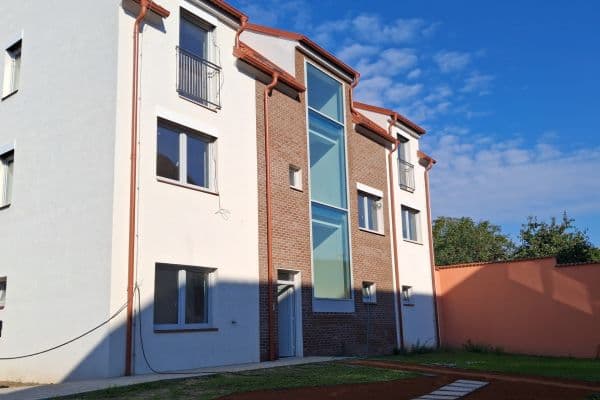 Pronájem bytu 1+kk 45 m², Revoluční, SO POÚ Úvaly Pronájem bytu 1+kk 45 m², Revoluční, SO POÚ Úvaly