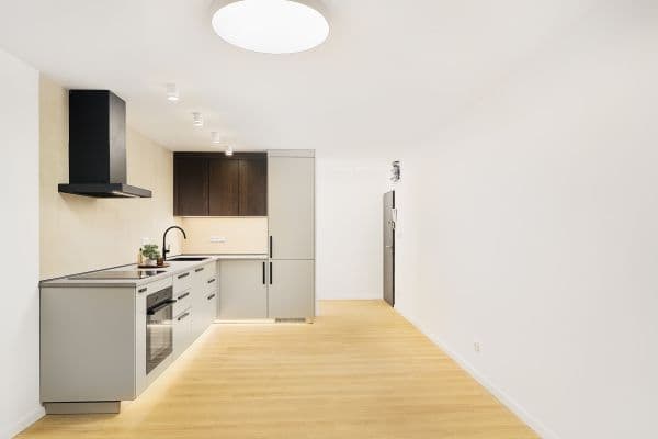 Prodej bytu 4+kk 73 m², Lovosická, Praha Prodej bytu 4+kk 73 m², Lovosická, Praha