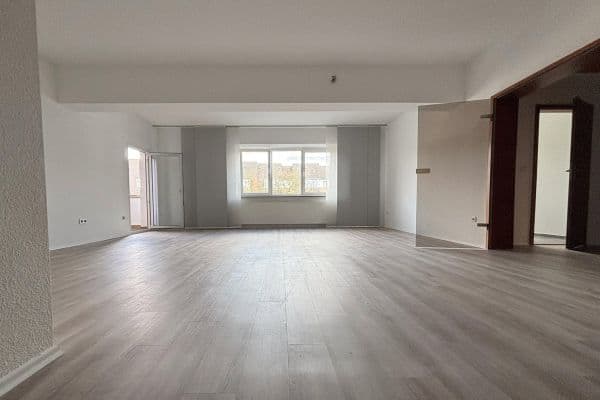 Pronájem bytu 3+1 115 m², Braunschweig Pronájem bytu 3+1 115 m², Braunschweig