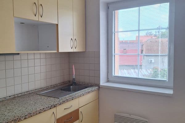 Pronájem bytu 2+1 46 m², Úhonická, Jeneč Pronájem bytu 2+1 46 m², Úhonická, Jeneč