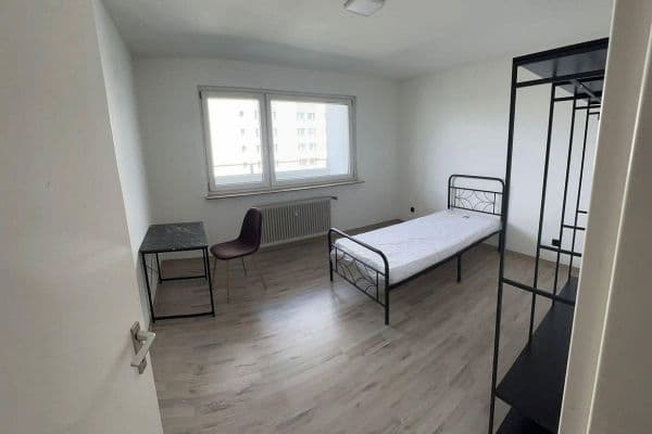 Pronájem bytu 4+1 90 m², Gerhart - Hauptmann Straße 15, Erlangen Pronájem bytu 4+1 90 m², Gerhart - Hauptmann Straße 15, Erlangen
