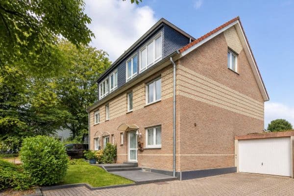 Prodej domu 126 m², pozemek 345 m², Essen, Severní Porýní-Vestfálsko Prodej domu 126 m², pozemek 345 m², Essen, Severní Porýní-Vestfálsko