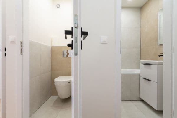 Prodej bytu 3+1 70 m², Holčovická, Praha Prodej bytu 3+1 70 m², Holčovická, Praha