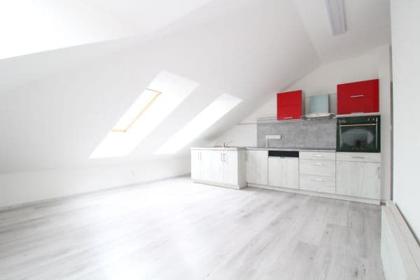Pronájem bytu 3+1 78 m², Slepá, Milovice Pronájem bytu 3+1 78 m², Slepá, Milovice