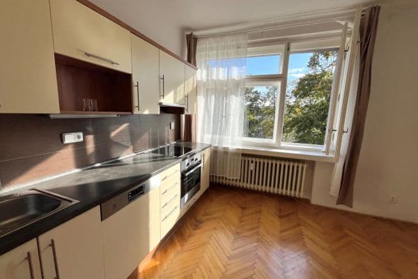 Pronájem bytu 1+kk 30 m², Nerudova, Hradec Králové Pronájem bytu 1+kk 30 m², Nerudova, Hradec Králové