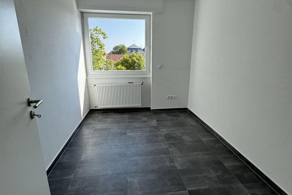 Pronájem bytu 3+1 80 m², Ilvesheim Pronájem bytu 3+1 80 m², Ilvesheim
