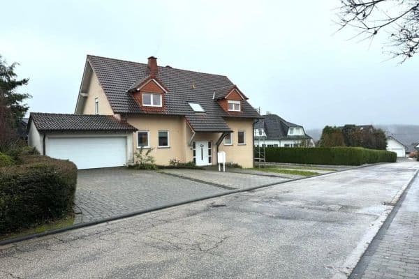 Pronájem bytu 3+1 107 m², Kalkstr. 28, Trierweiler Pronájem bytu 3+1 107 m², Kalkstr. 28, Trierweiler