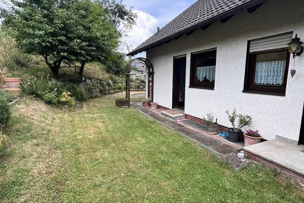 Pronájem bytu 4+1 104 m², Weinheim-Oberflockenbach Pronájem bytu 4+1 104 m², Weinheim-Oberflockenbach