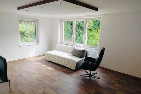 Pronájem bytu 3+1 100 m², SO POÚ Mělník Pronájem bytu 3+1 100 m², SO POÚ Mělník
