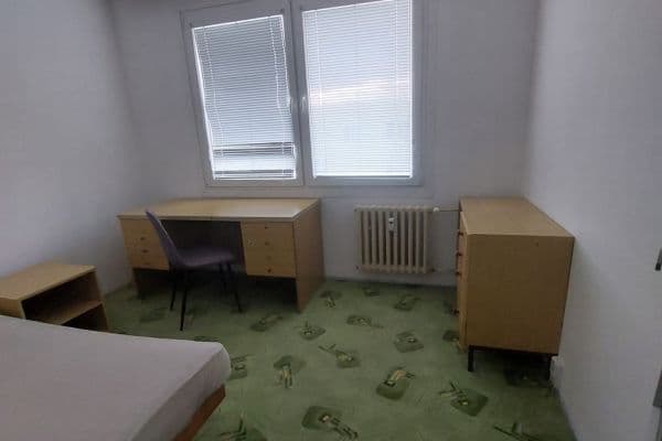 Pronájem bytu 4+1 80 m², Strážnická, Plzeň Pronájem bytu 4+1 80 m², Strážnická, Plzeň