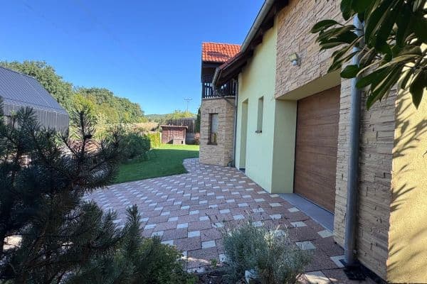 Pronájem domu 240 m², pozemek 923 m², Sousedská, Svinaře Pronájem domu 240 m², pozemek 923 m², Sousedská, Svinaře